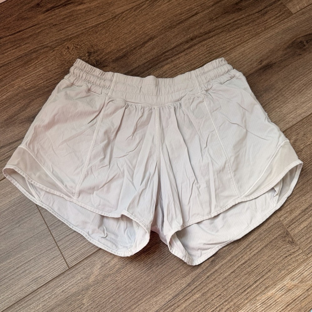 Lululemon Women's Hotty Hot Short II Long 4" Low-Rise Lined White Size 4 LW7AHRT
